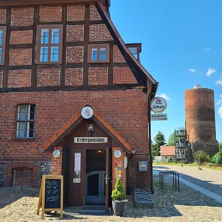 Hotel Schloss Rothenklempenow Extérieur photo