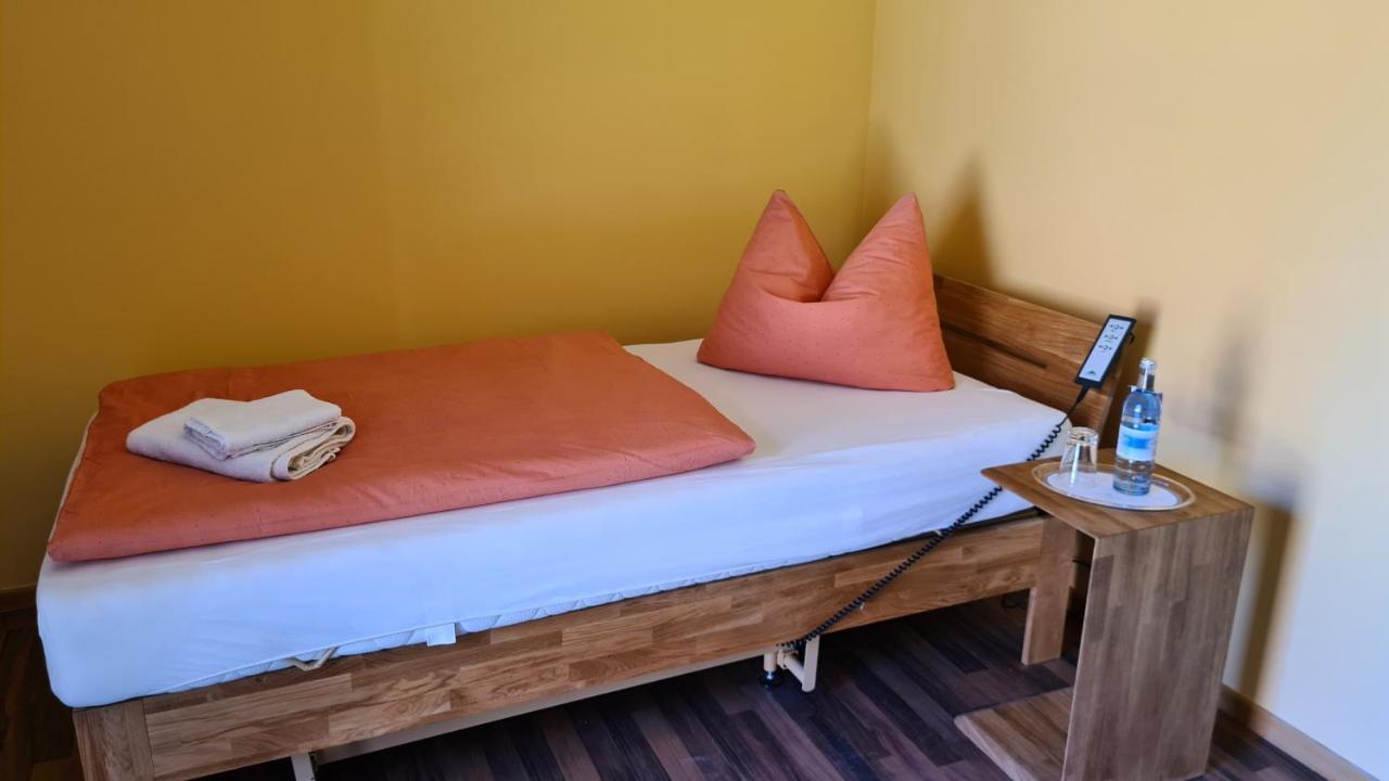 Hotel Schloss Rothenklempenow Extérieur photo