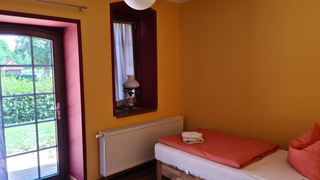 Hotel Schloss Rothenklempenow Extérieur photo