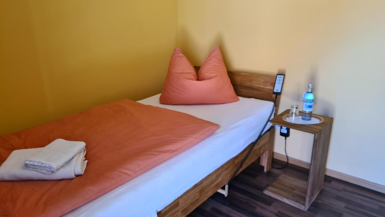 Hotel Schloss Rothenklempenow Extérieur photo