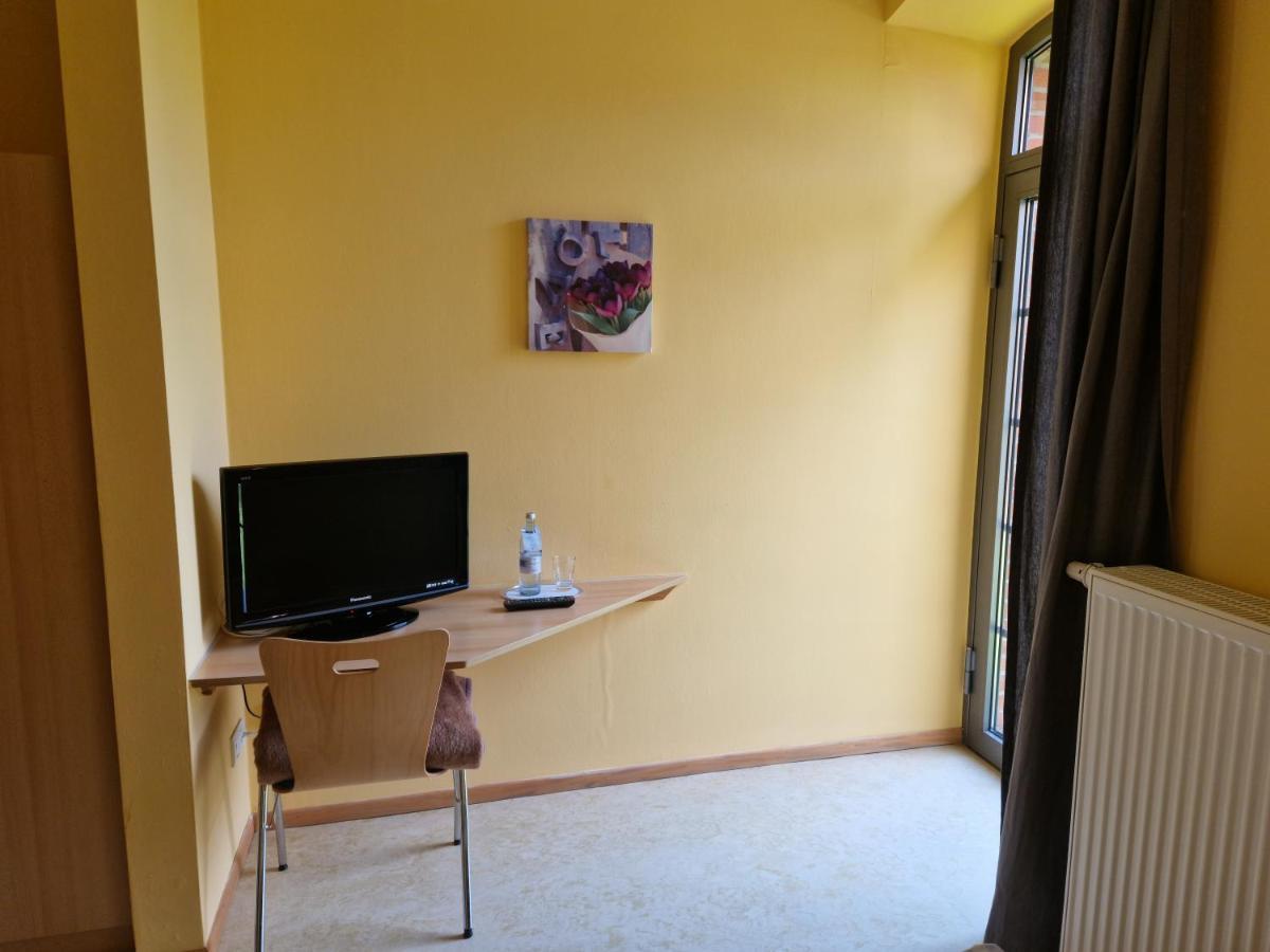 Hotel Schloss Rothenklempenow Extérieur photo