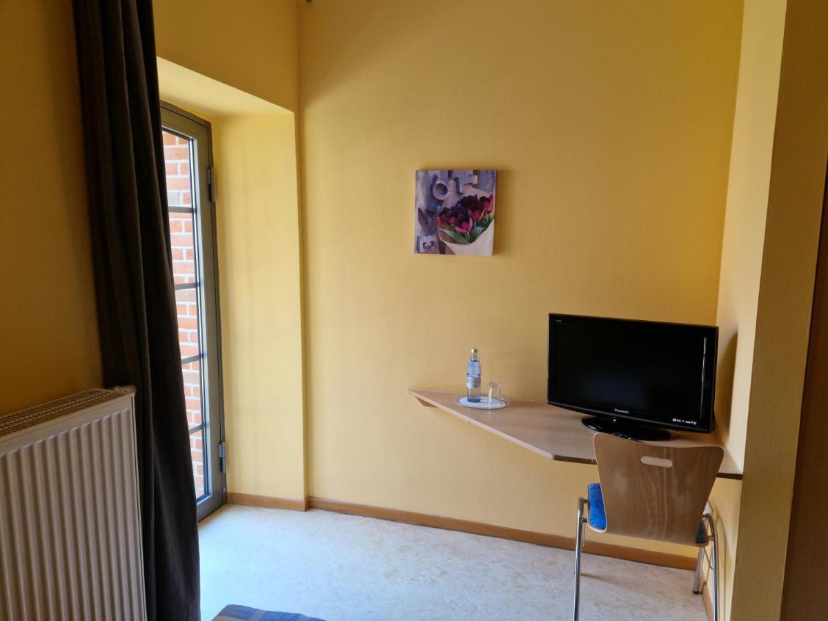 Hotel Schloss Rothenklempenow Extérieur photo